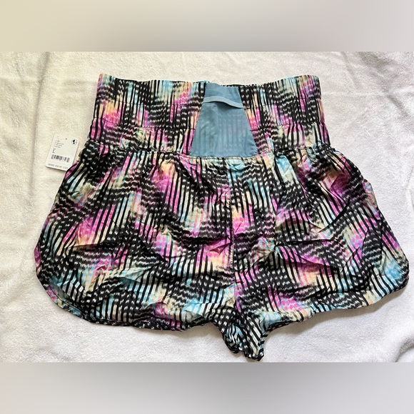 FP Movement Women’s Printed Shorts, size large - Picture 2 of 2
